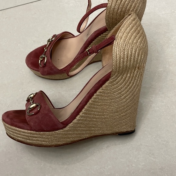 Gucci Horsebit  light wine suede and raffia wedge - Picture 2 of 10